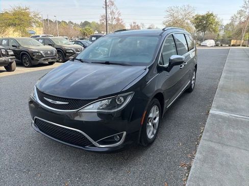 Used 2020 Chrysler Pacifica Limited image 1
