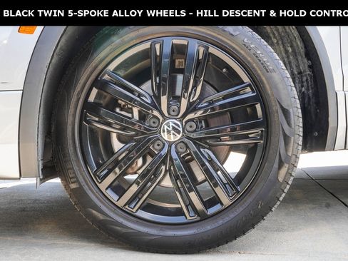 Used 2022 Volkswagen Tiguan SE R-Line image 3