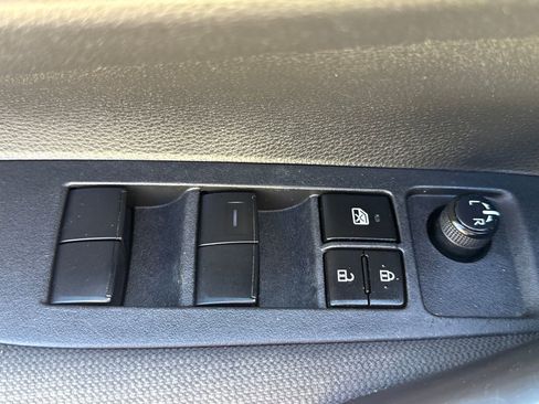 Used 2022 Toyota Corolla LE image 15