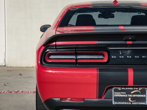 Used 2015 Dodge Challenger SRT w/ Technology Group image 43