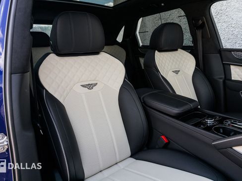 Used 2023 Bentley Bentayga image 43