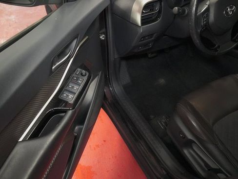 Used 2019 Toyota C-HR Limited image 9