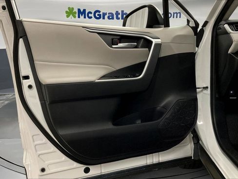 Used 2022 Toyota RAV4 XLE image 26