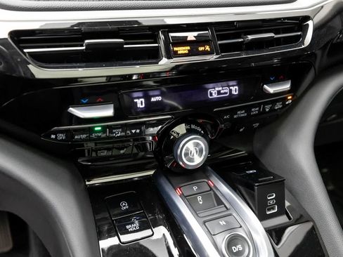 Used 2023 Acura MDX SH-AWD image 38