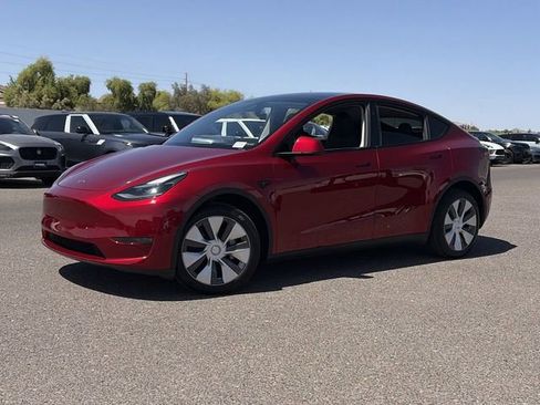 Used 2024 Tesla Model Y Long Range AWD/4WD image 2