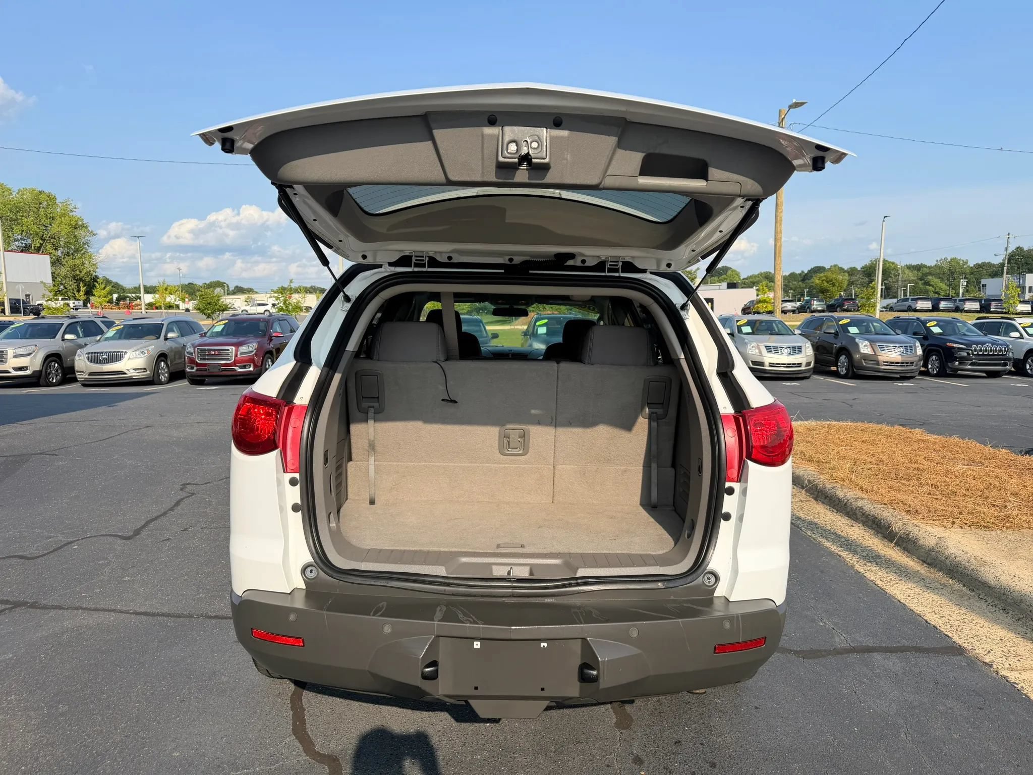 Used 2009 Chevrolet Traverse LT AWD/4WD image 24