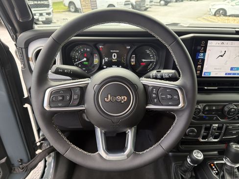 Used 2025 Jeep Wrangler Unlimited Sahara w/ Safety Group AWD/4WD image 27