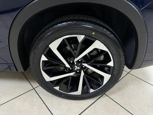 Used 2024 Mitsubishi Outlander 4WD Plug-In Hybrid image 26