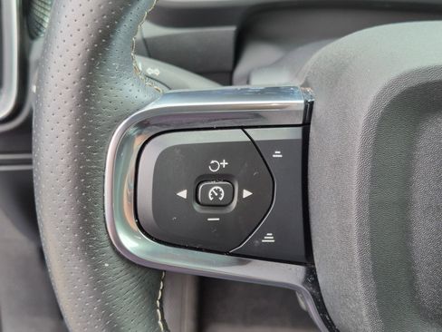 Used 2021 Volvo XC40 T5 R-Design w/ Climate Package AWD/4WD image 18