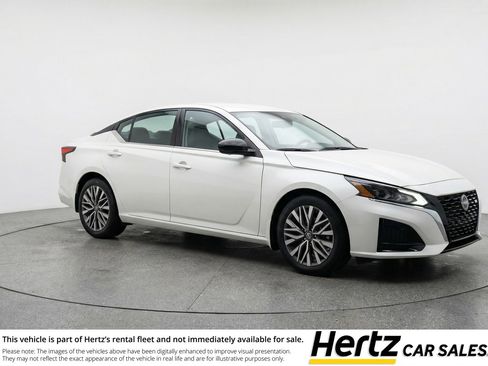 Used 2025 Nissan Altima 2.5 SV image 1