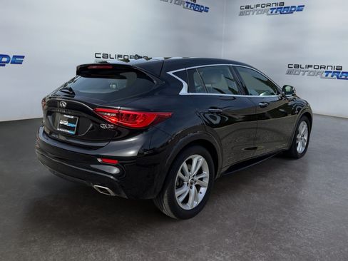 Used 2018 INFINITI QX30 w/ Cargo Package FWD image 5