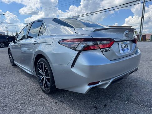 Used 2022 Toyota Camry SE w/ Convenience Package FWD image 4
