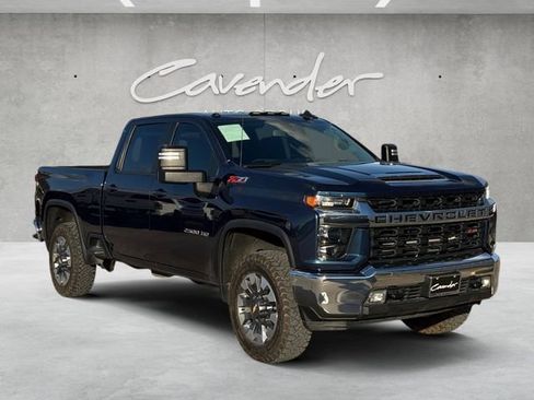 Used 2022 Chevrolet Silverado 2500 LT w/ Convenience Package AWD/4WD image 2