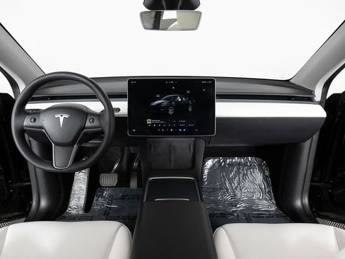 Used 2023 Tesla Model Y Long Range image 30