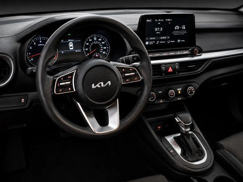 Used 2022 Kia Forte LXS FWD image 5