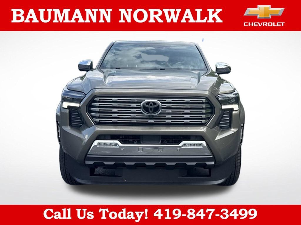 Used 2025 Toyota Tacoma Limited AWD/4WD image 2