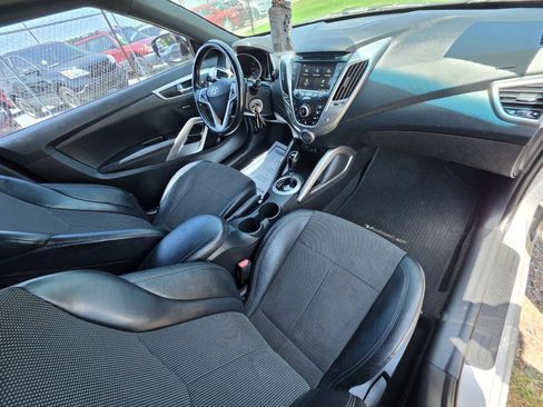 Used 2016 Hyundai Veloster w/ Option Group 02 FWD image 4