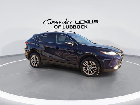 Used 2022 Toyota Venza XLE AWD/4WD image 2