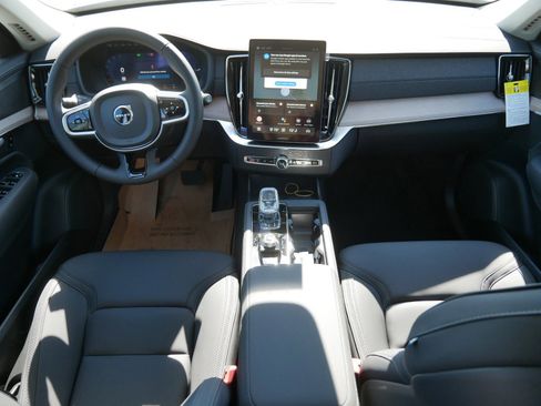 New 2025 Volvo XC90 T8 Plus w/ Protection Package Premier image 7