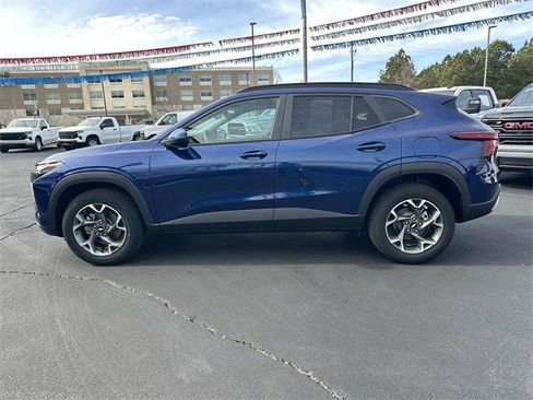 Certified 2024 Chevrolet Trax LT w/ LT Convenience Package image 5