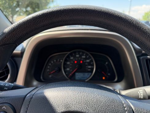 Used 2015 Toyota RAV4 LE AWD/4WD image 28