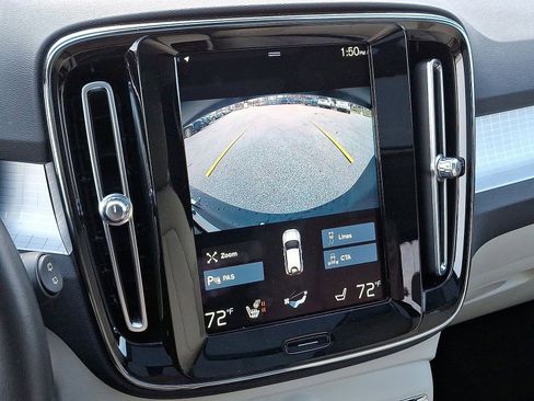 Used 2021 Volvo XC40 T5 Momentum w/ Premium Package image 15