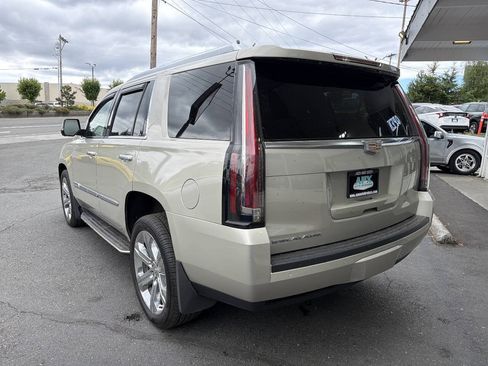Used 2016 Cadillac Escalade Platinum AWD/4WD image 3