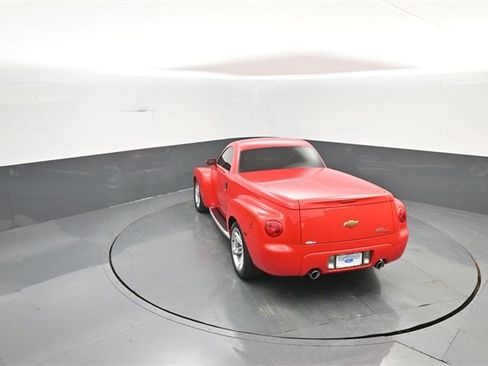 Used 2004 Chevrolet SSR w/ Preferred Equipment Group image 22