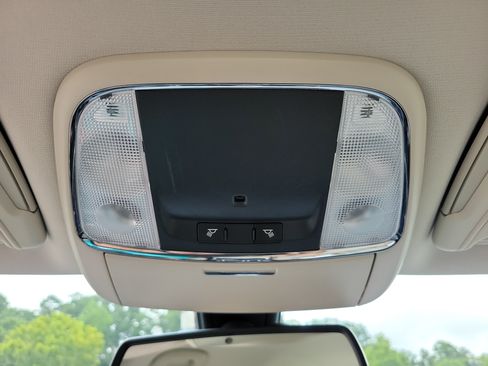 Used 2016 Chrysler 300 Limited RWD image 19