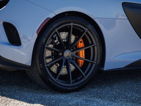 Used 2016 McLaren 675LT Spider image 30