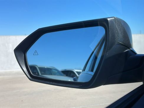 Used 2025 Hyundai Elantra Limited image 19