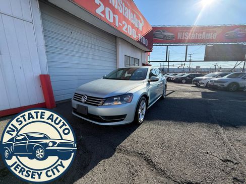 Used 2012 Volkswagen Passat 2.5 SE FWD image 1