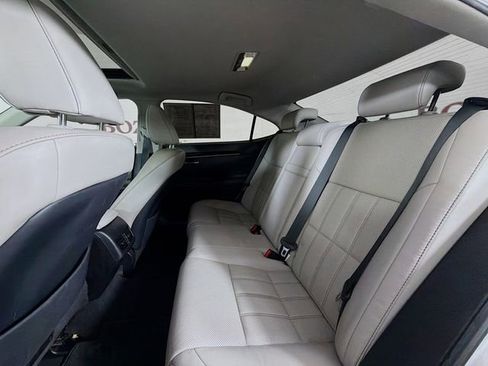 Used 2016 Lexus ES 350 w/ Luxury Package w/Wood Trim FWD image 30