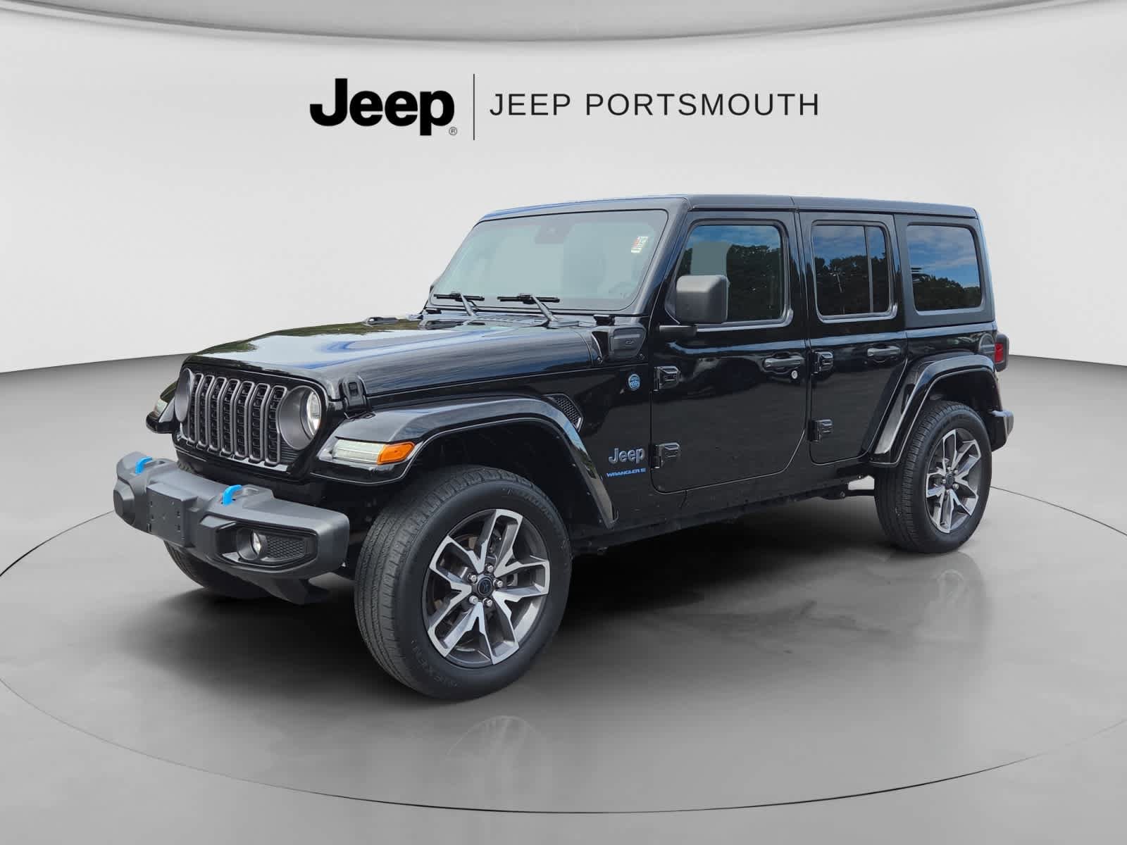 Used 2024 Jeep Wrangler Unlimited w/ Convenience Group AWD/4WD image 3