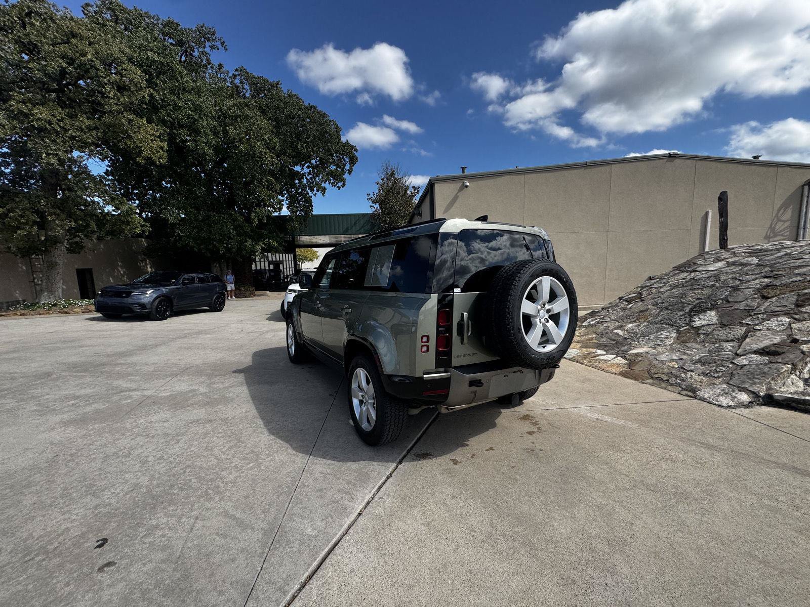 Used 2025 Land Rover Defender 110 X-Dynamic SE AWD/4WD image 5