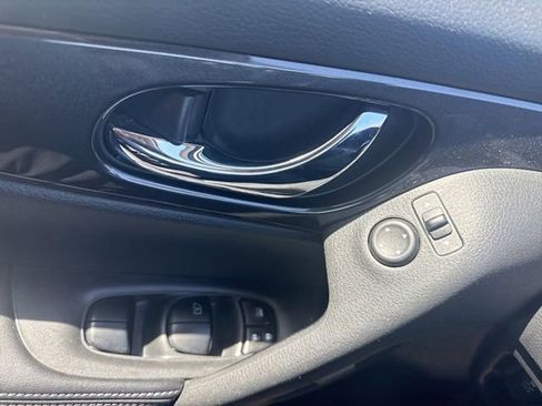 Used 2018 Nissan Rogue S AWD/4WD image 11