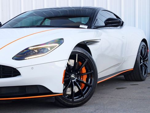 Used 2022 Aston Martin DB11 Coupe image 55