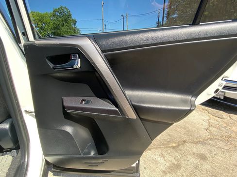 Used 2016 Toyota RAV4 XLE AWD/4WD image 19