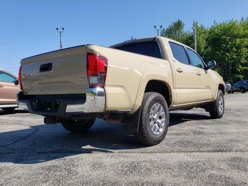 Used 2018 Toyota Tacoma SR5 AWD/4WD image 7