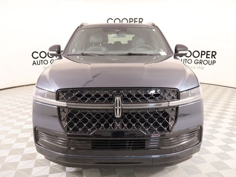 New 2025 Lincoln Navigator Reserve w/ Jet Appearance Package AWD/4WD image 10