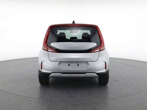 Used 2025 Kia Soul LX w/ LX Technology Package FWD image 7