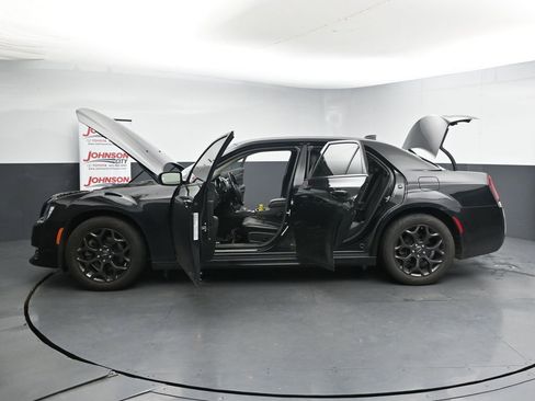 Used 2022 Chrysler 300 Touring L w/ Comfort Group AWD/4WD image 28