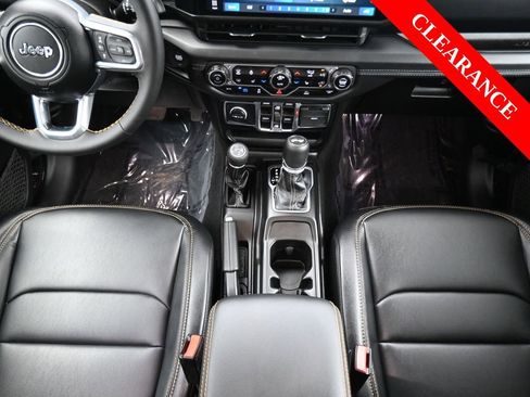 Used 2024 Jeep Wrangler Unlimited Sahara image 31