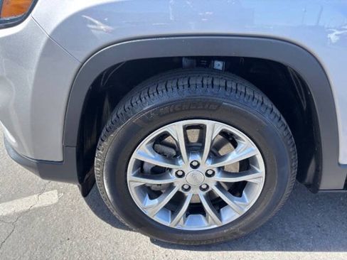 Used 2021 Jeep Cherokee Latitude Plus FWD image 10