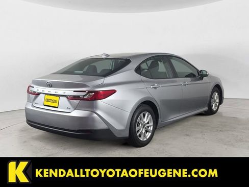 Used 2025 Toyota Camry LE FWD image 5