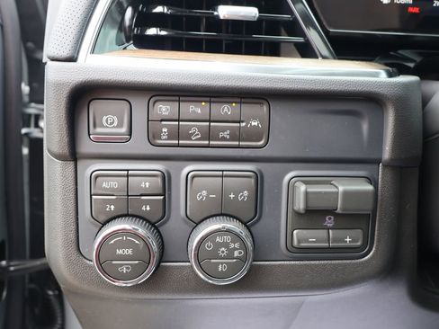 New 2026 Chevrolet Suburban High Country AWD/4WD image 13