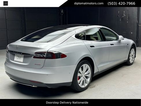 Used 2015 Tesla Model S P85D image 7