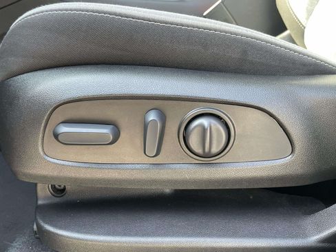 Used 2023 Chevrolet Equinox LT FWD image 16