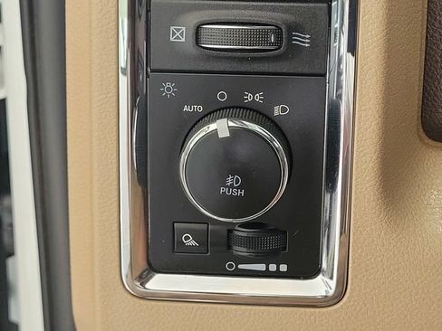 Used 2018 RAM 2500 Laramie w/ Convenience Group AWD/4WD image 13