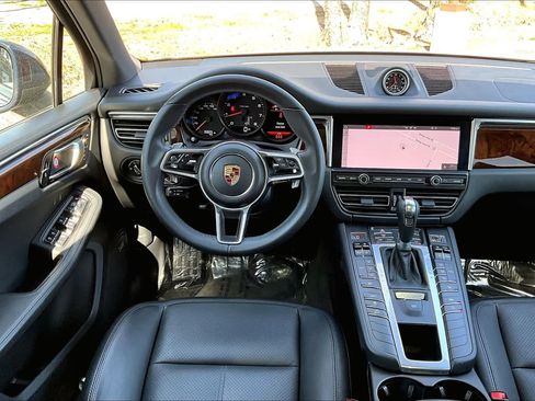 Used 2021 Porsche Macan w/ Premium Package AWD/4WD image 6